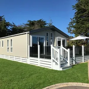 https://6-berth-luxury-lodge-in-christchurch-dorset-bh23-4hp.bournemouth-hotels.org